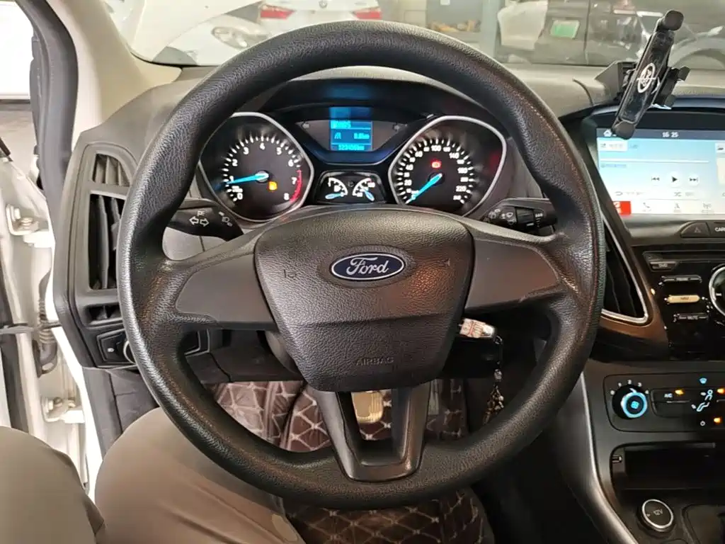 Ford Focus — миниатюра 11