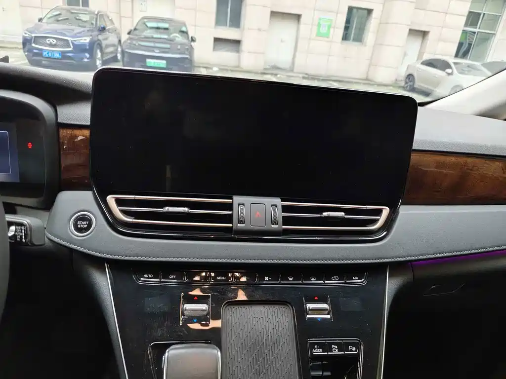 Hongqi Hongqi HQ9 PHEV — миниатюра 15