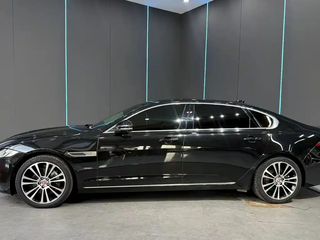Jaguar XFL — миниатюра 5
