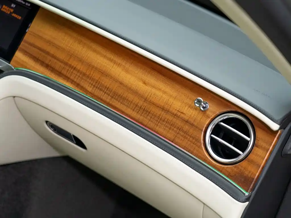 Bentley Flying Spur PHEV — миниатюра 20