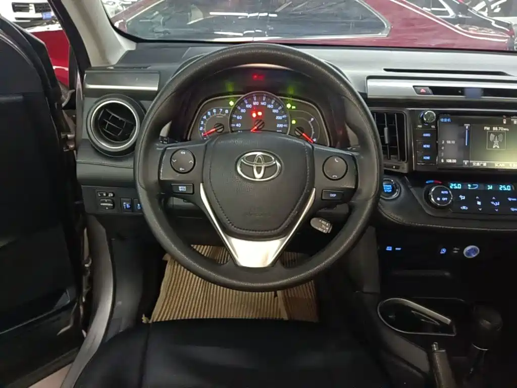 Toyota RAV4 — миниатюра 11