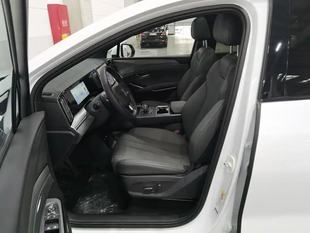 BYD L DM-i — миниатюра 10