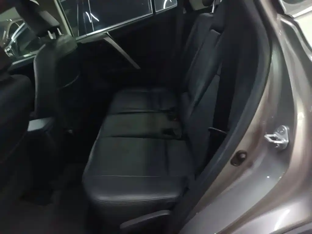 Toyota RAV4 — миниатюра 17