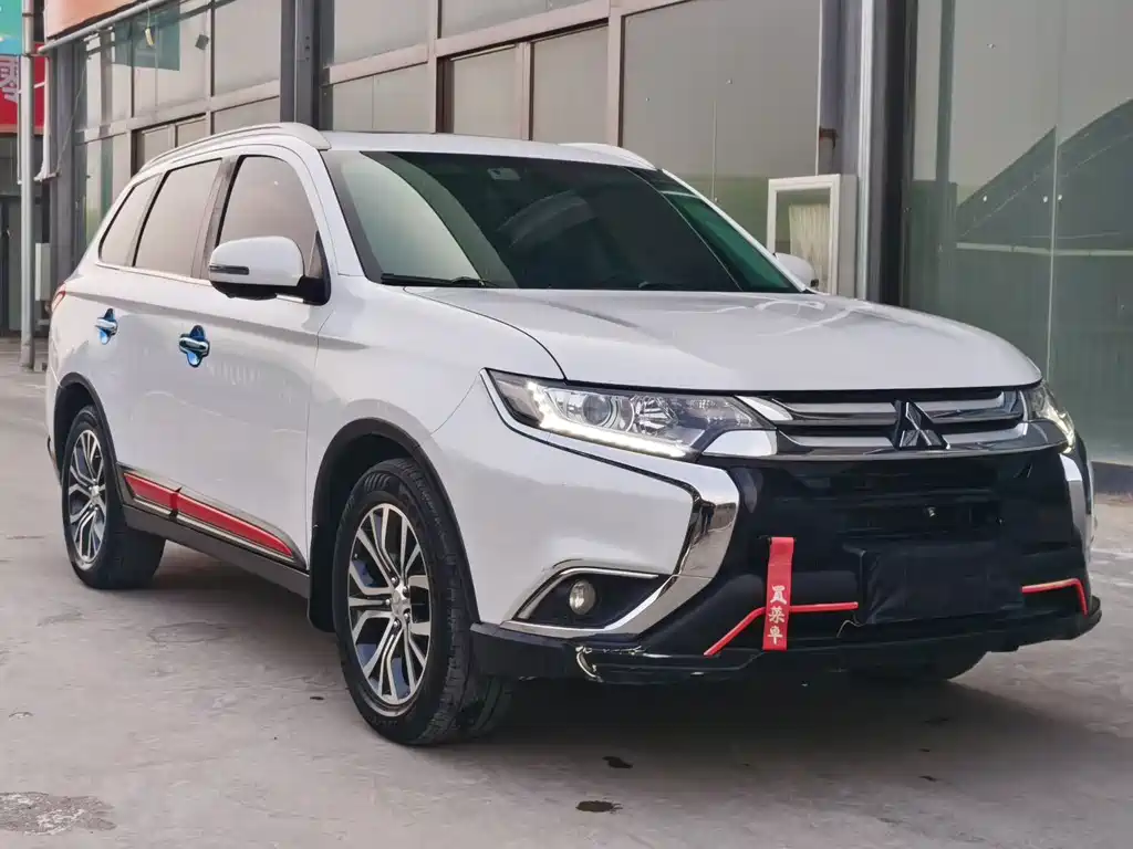 MITSUBISHI OUTLANDER