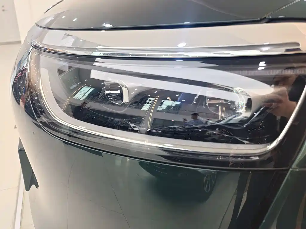 AITO ASK THE WORLD M8