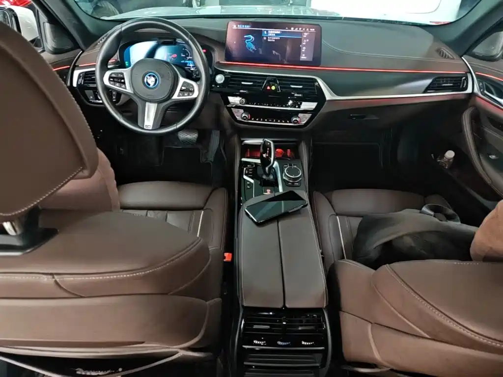 BMW 5 Series New Energy — миниатюра 10
