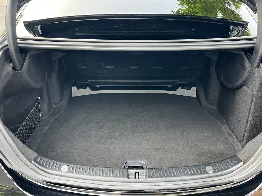 Mercedes-Benz E-Class — миниатюра 17