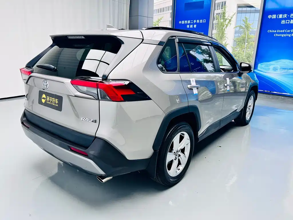 Toyota RAV4 — миниатюра 9