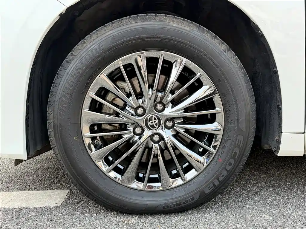 Toyota Alphard - фото 20