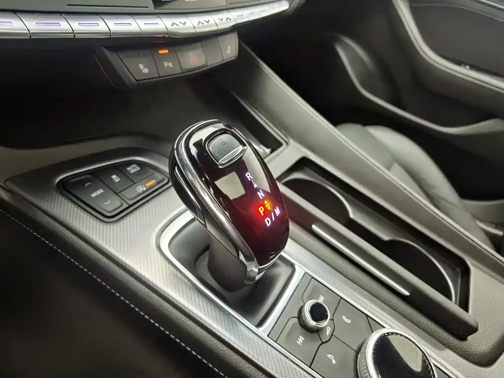 Cadillac CT5 — миниатюра 13