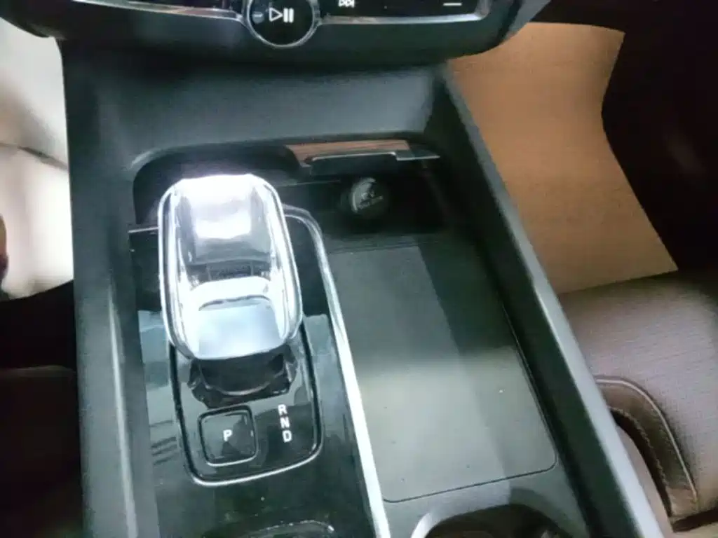 Volvo XC60 PHEV — миниатюра 14