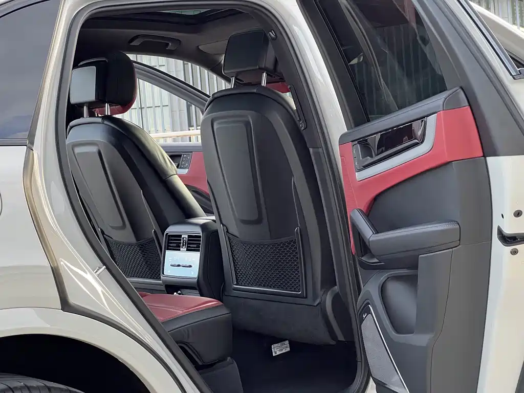 Porsche Cayenne — миниатюра 7