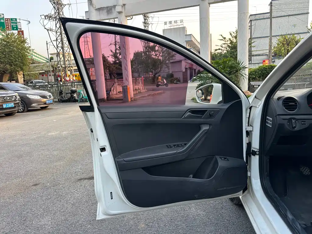 Volkswagen Jetta — миниатюра 8