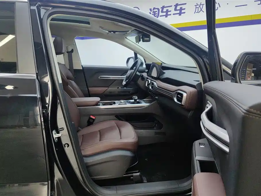 Geely Haoyue 2022 1.8TD DCT Luxury 7 мест