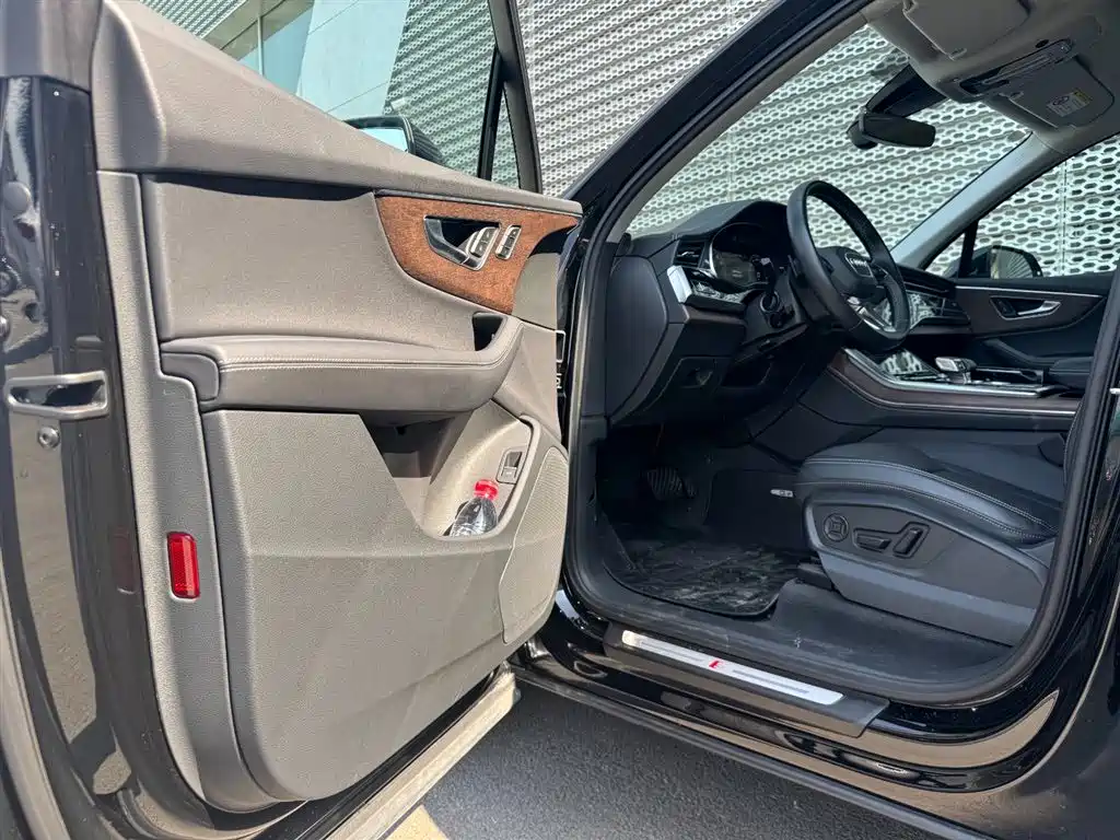 Audi Q7 2024 45 TFSI quattro S line