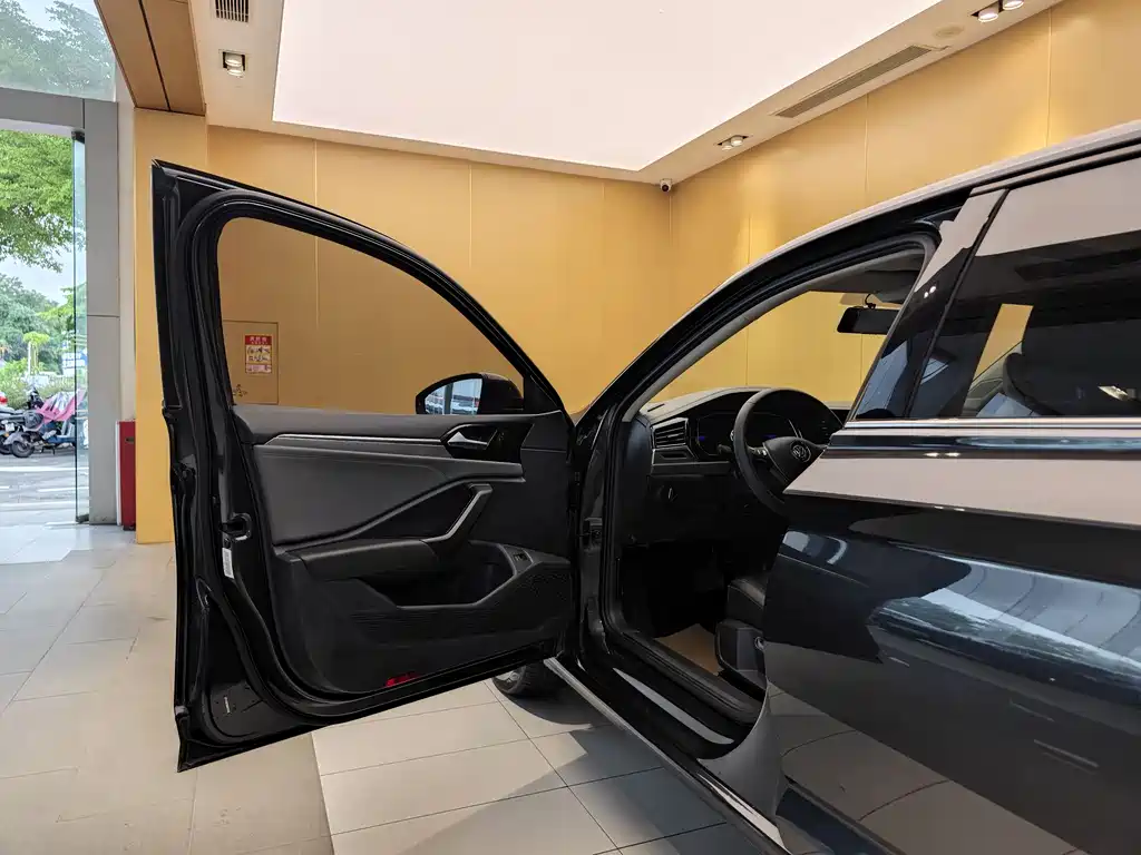 Volkswagen Sagitar 2021 200TSI DSG