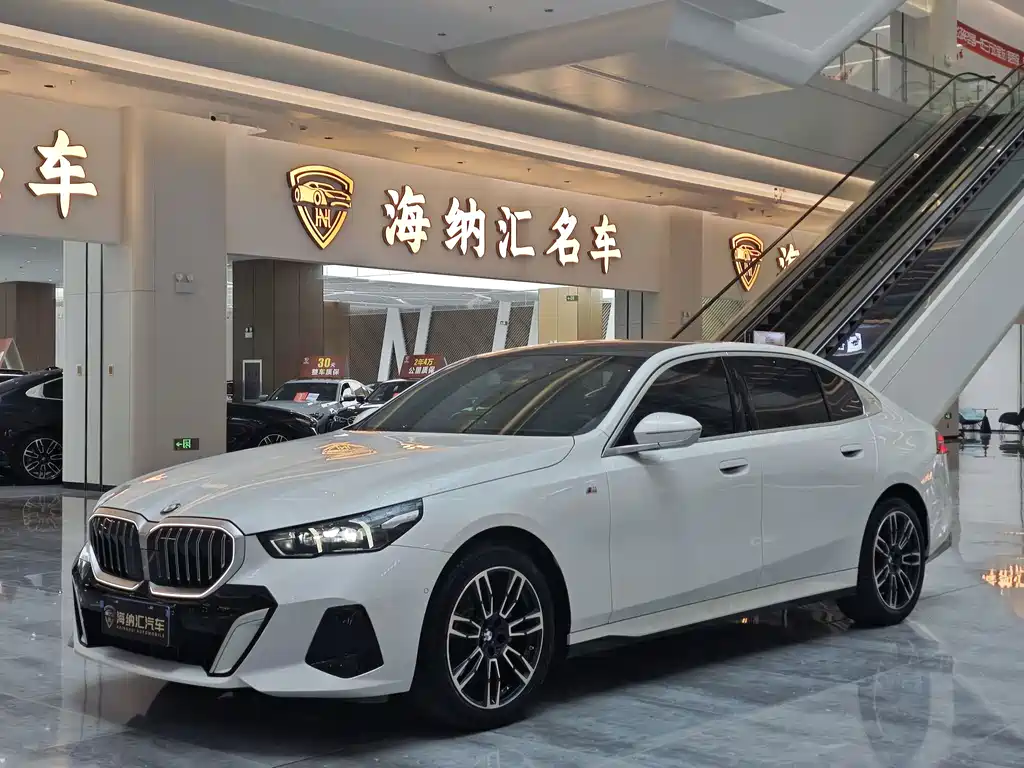 BMW 5 Series 2025 525Li M Sport Package