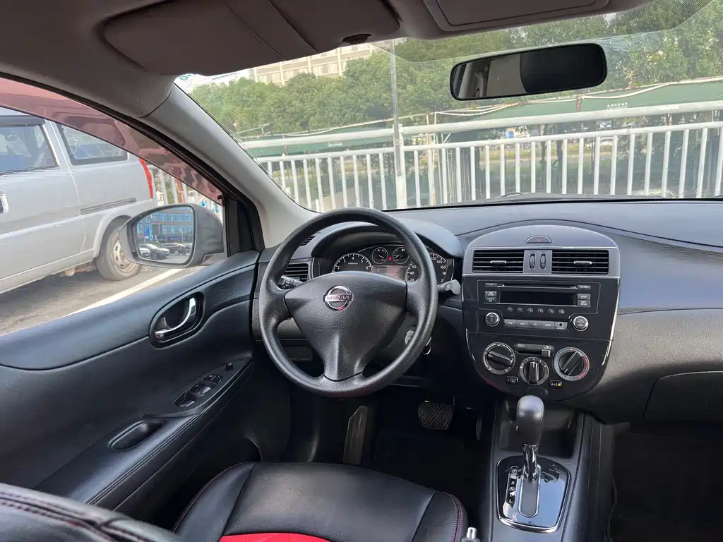 Nissan Tiida — миниатюра 6