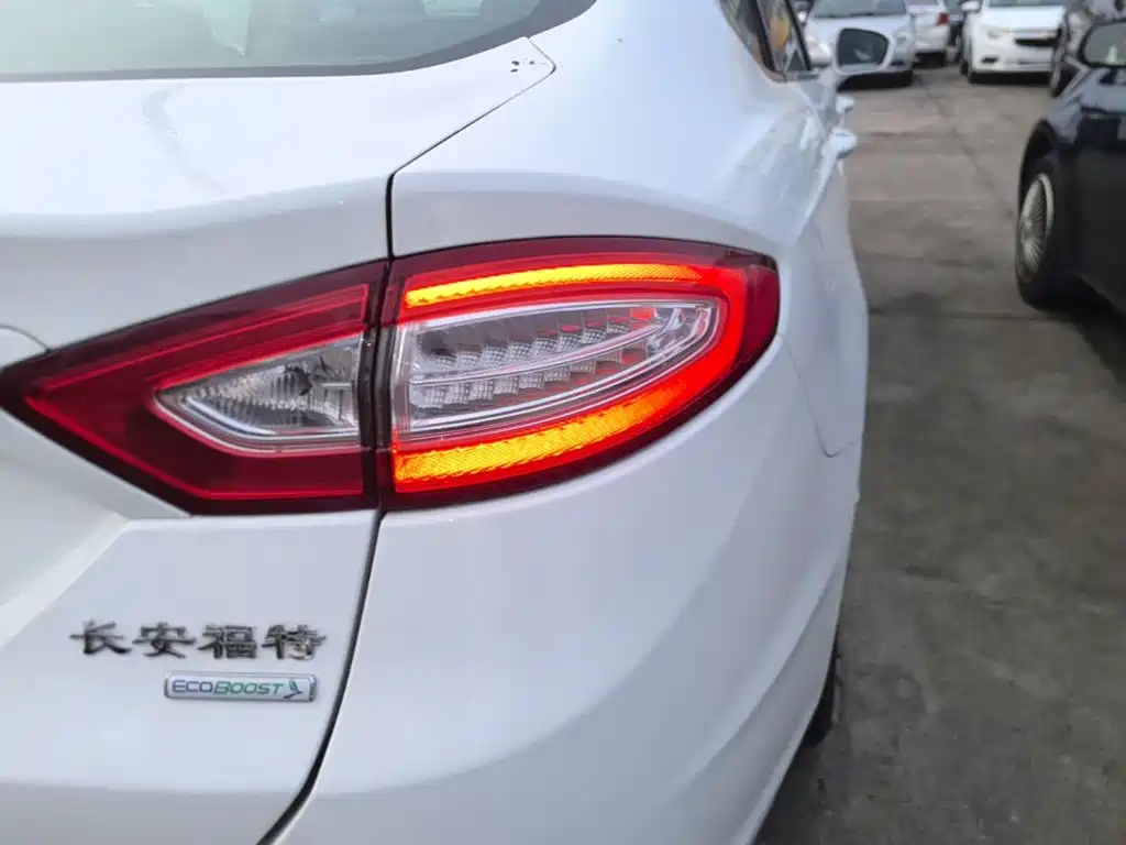 Ford Mondeo — миниатюра 8