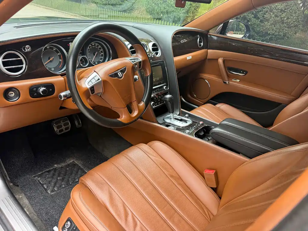 Bentley Flying Spur 4.0T V8 Premium Edition, фото 4