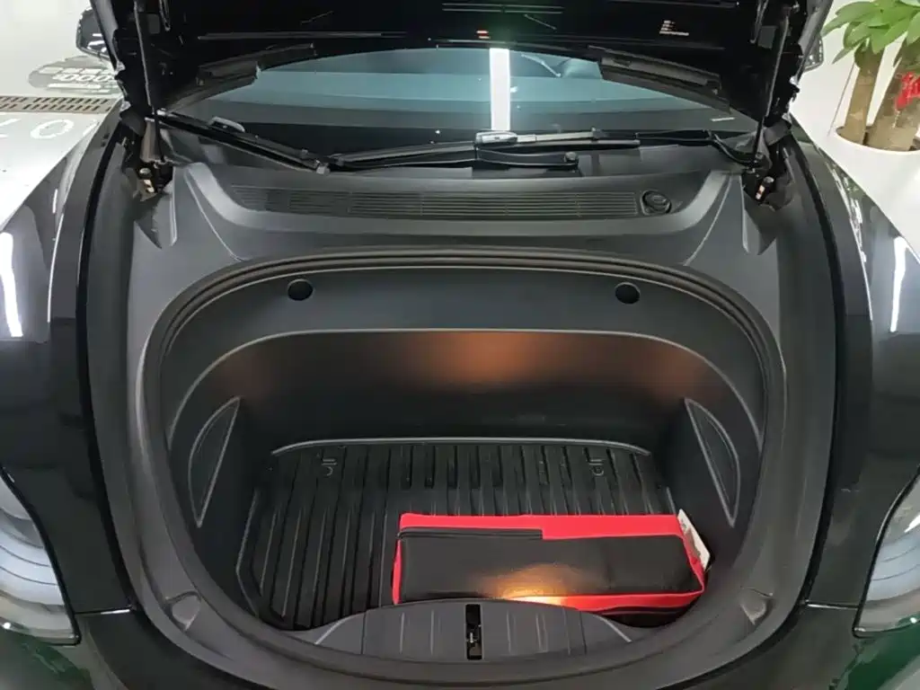 Tesla Model 3 — миниатюра 20