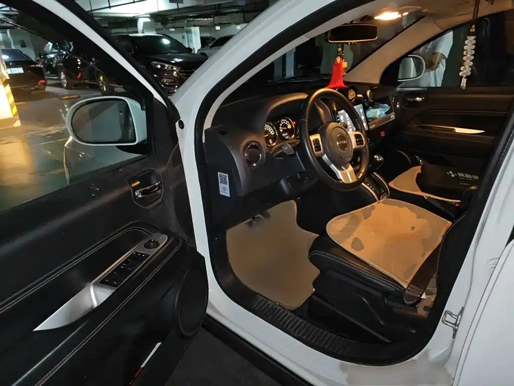 Jeep Compass (Import) — миниатюра 14