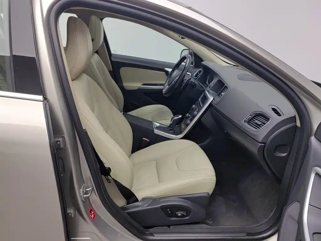 Volvo S60 — миниатюра 23