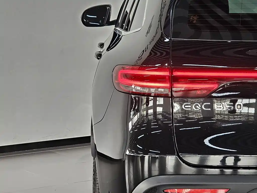 Mercedes-Benz EQC — миниатюра 13