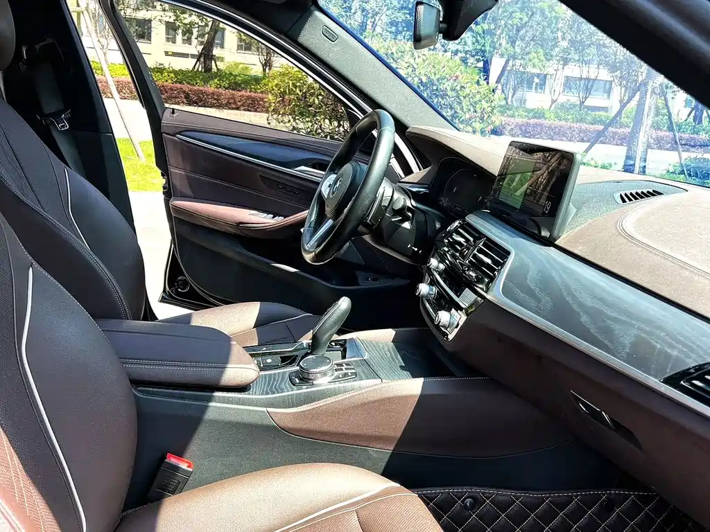 BMW 5 Series — миниатюра 7