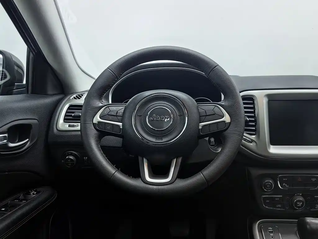 Jeep Compass — миниатюра 11