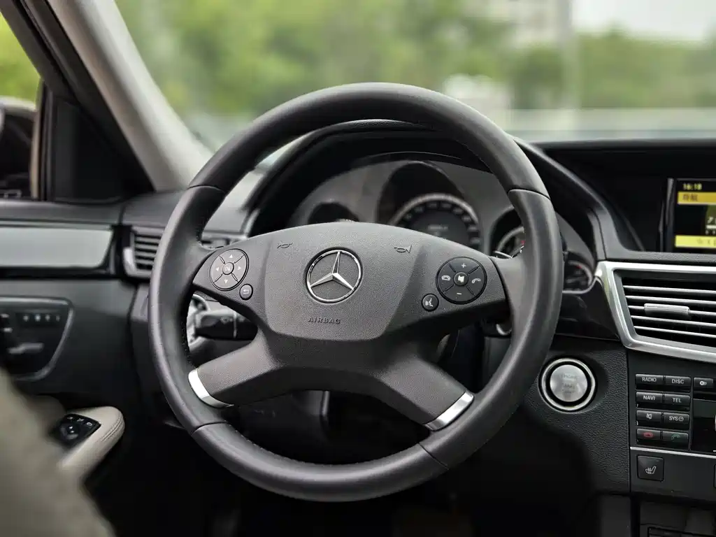 Mercedes-Benz E-Class E 2010 E 300 L Fashion