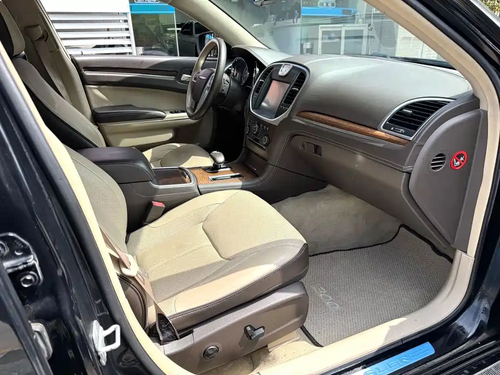 Chrysler 300C — миниатюра 16