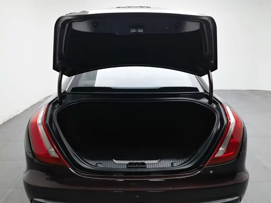 Jaguar XJ — миниатюра 16