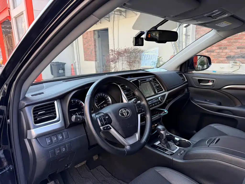 Toyota Highlander 2015 2.0T 7 мест