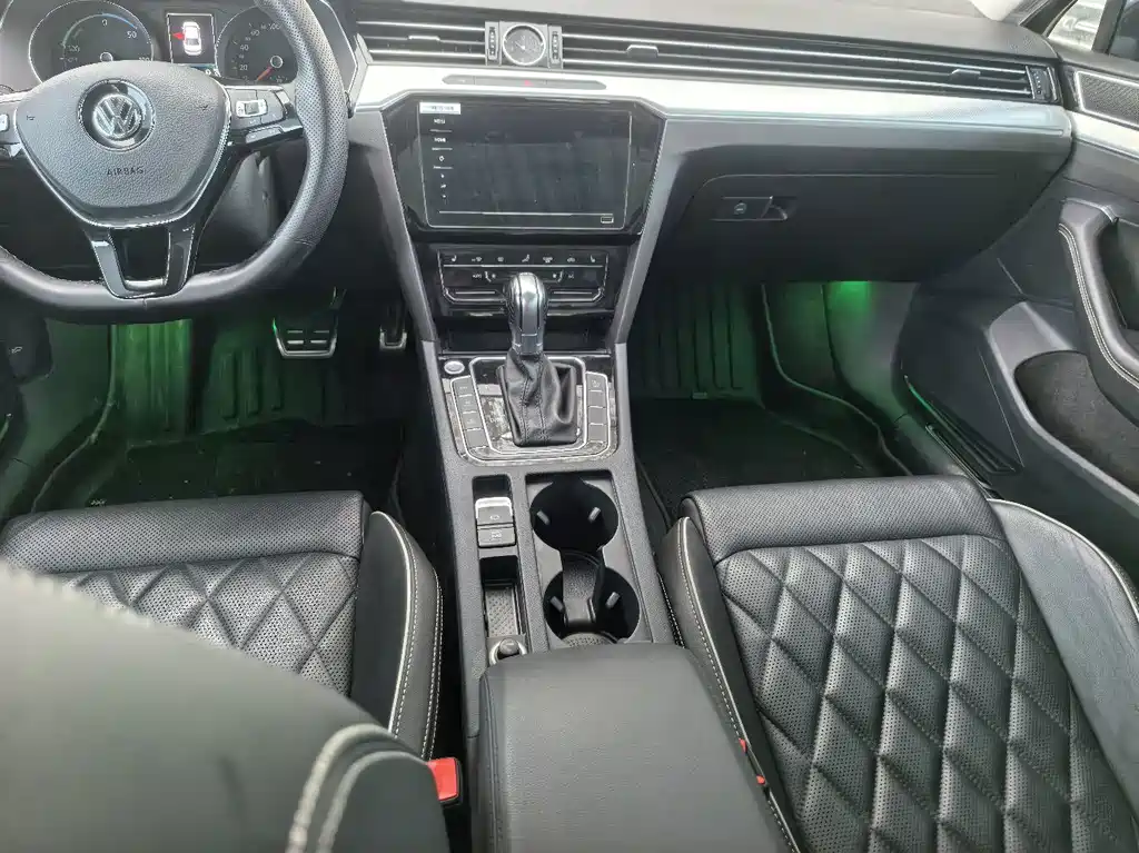 Volkswagen Magotan PHEV — миниатюра 7