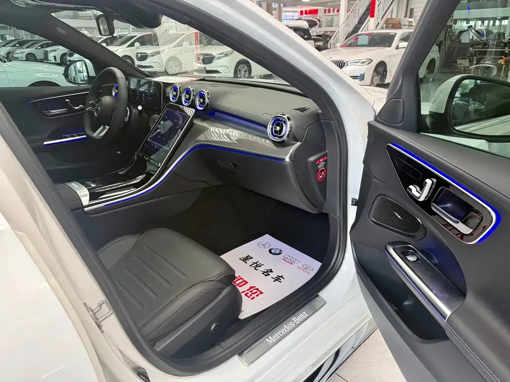 Mercedes-Benz C-Class — миниатюра 7