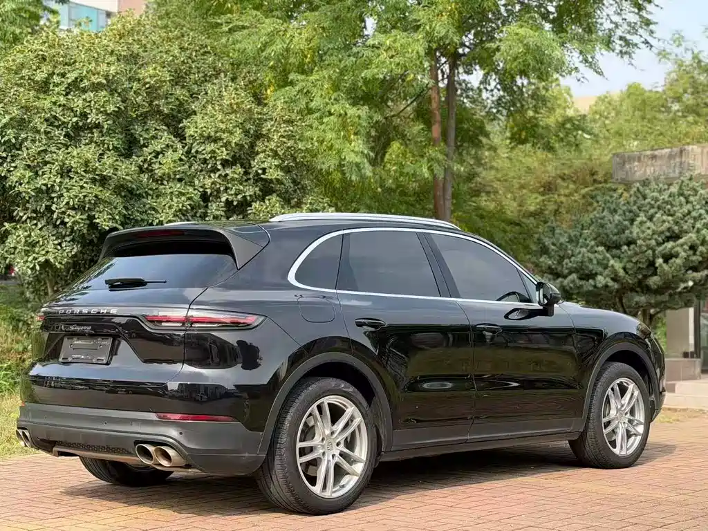 Porsche Cayenne — миниатюра 9