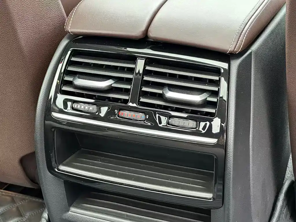 BMW 5 Series — миниатюра 13