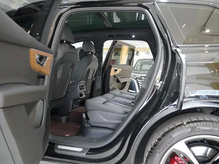 Audi Q7 — миниатюра 6