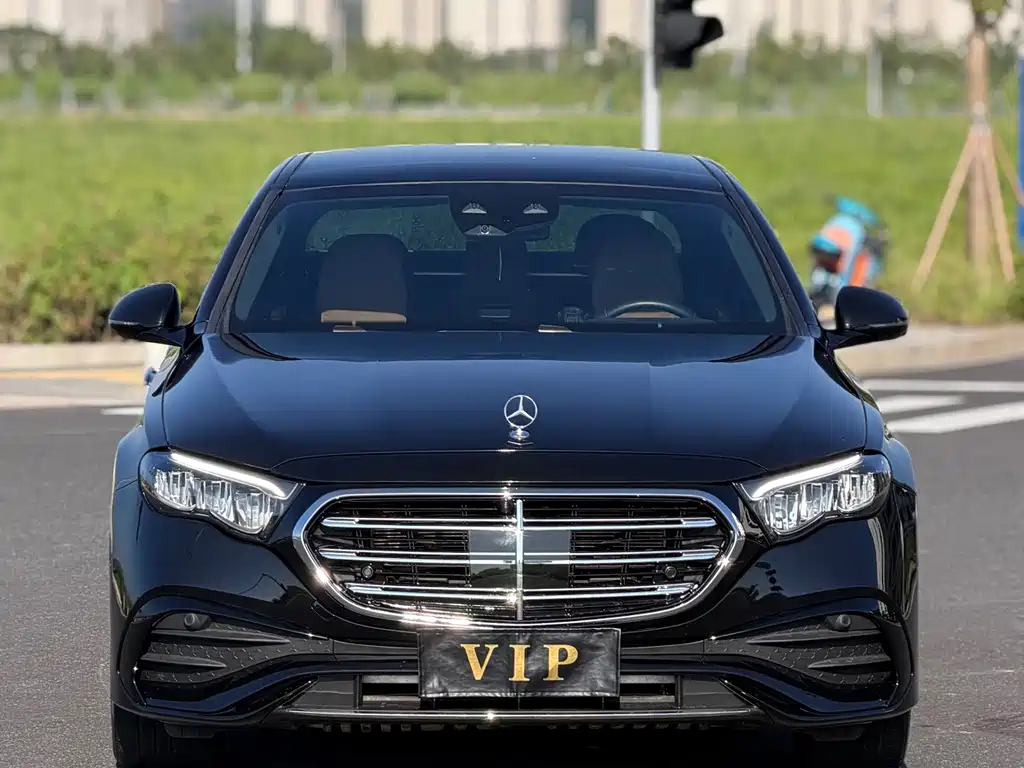 Mercedes-Benz E-Class — миниатюра 2