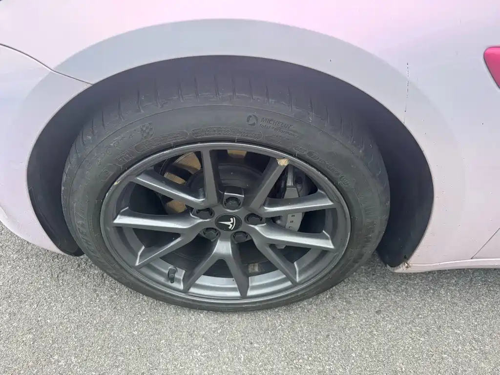 Tesla Model 3 — миниатюра 2