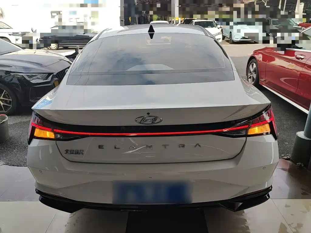 Hyundai Elantra — миниатюра 6