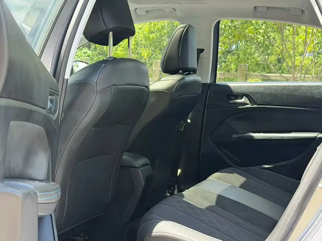 Peugeot 308 — миниатюра 6