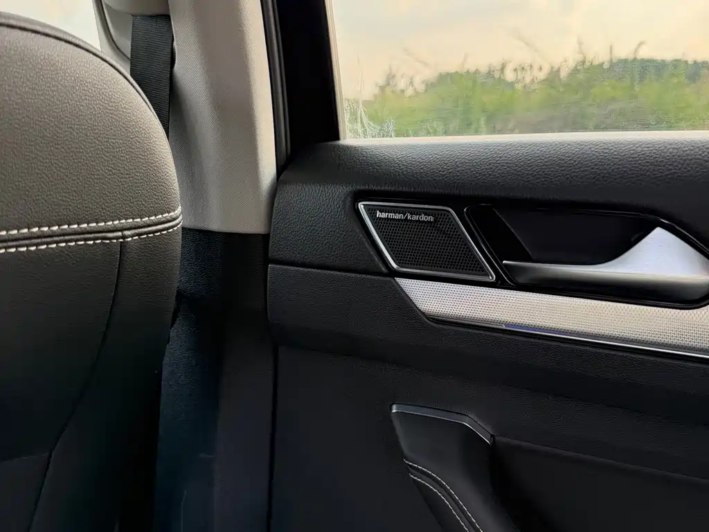 Volkswagen Magotan PHEV — миниатюра 15