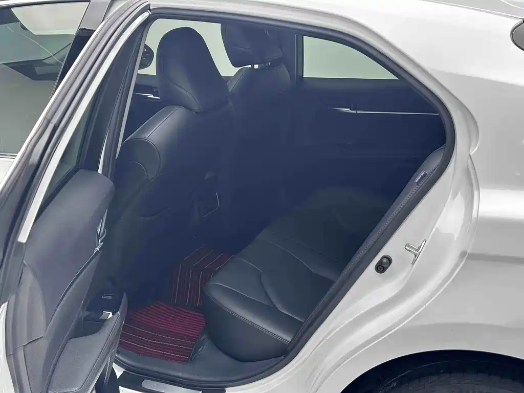 Toyota Camry 2023 2.0G Luxury