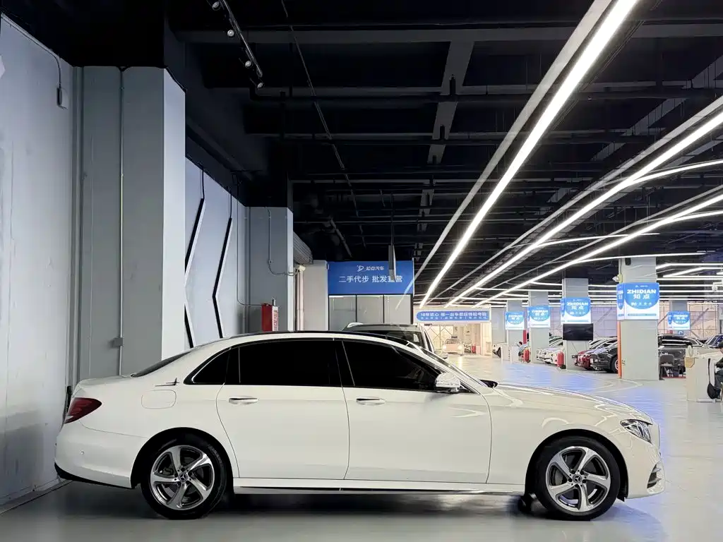 Mercedes-Benz E-Class — миниатюра 7