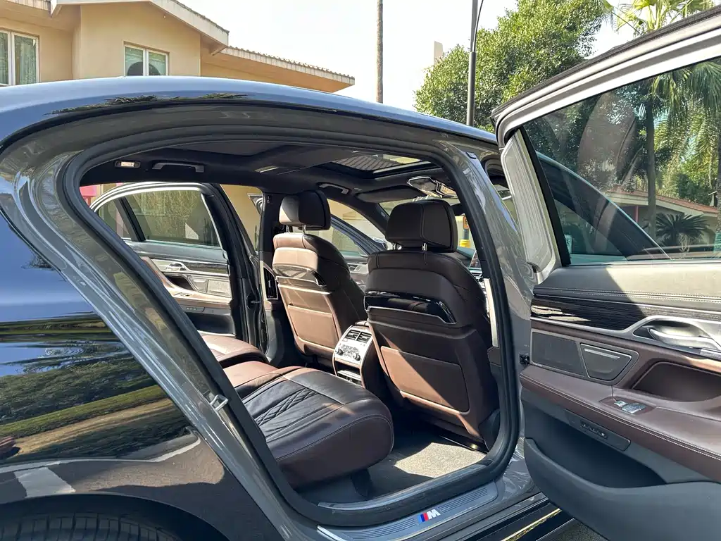 BMW 7 SERIES