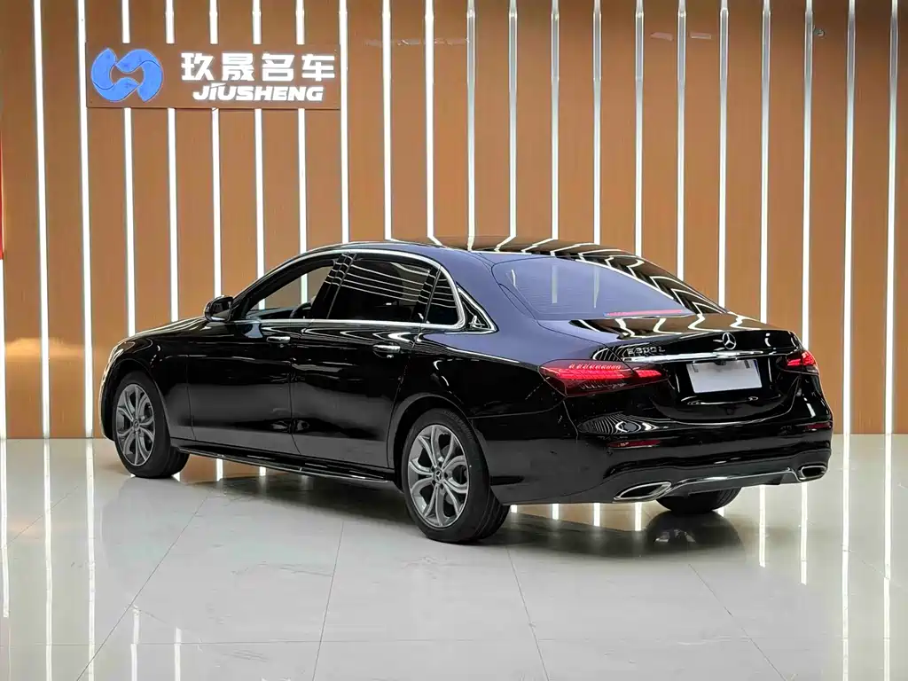 Mercedes-Benz E-Class — миниатюра 5