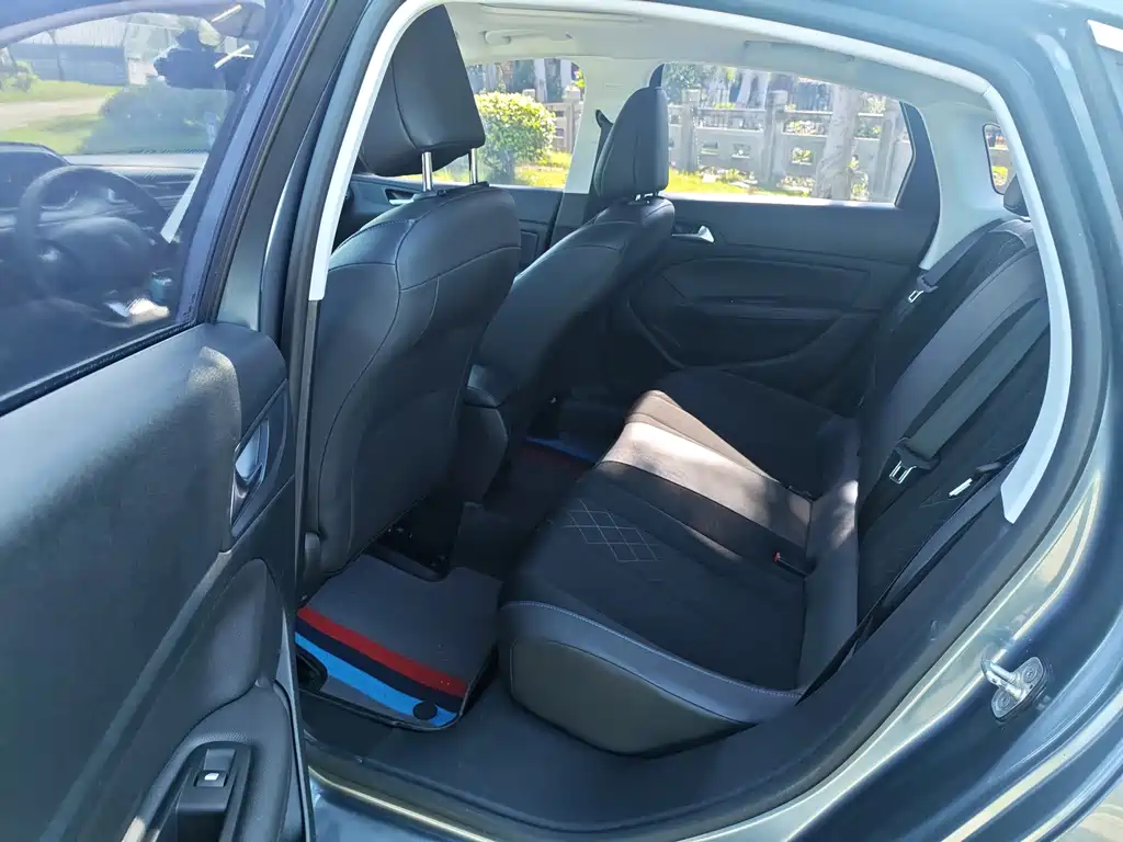 Peugeot 308 — миниатюра 10