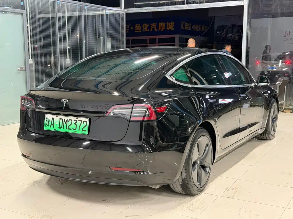 Tesla Model 3 — миниатюра 15